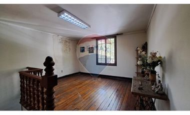 Casa 4 Dormitorios Eleodoro Yáñez. En segundo piso