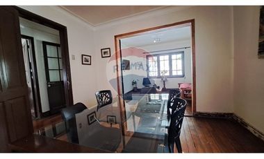 Casa 4 Dormitorios Eleodoro Yáñez. En segundo piso