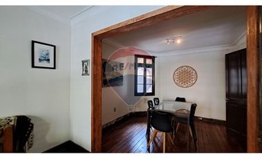 Casa 4 Dormitorios Eleodoro Yáñez. En segundo piso