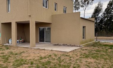 CASA 3 AMBIENTES EN VENTA, BARRIO SEMI CERRADO CARDALES CHICO, LOS CARDALES