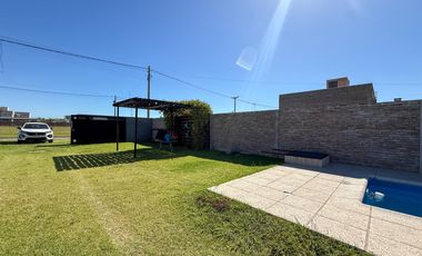 Venta casa tipo loft con pileta y parrillero en barrio estación Alvear