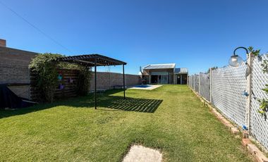 Venta casa tipo loft con pileta y parrillero en barrio estación Alvear