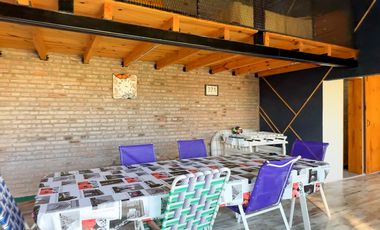 Venta casa tipo loft con pileta y parrillero en barrio estación Alvear