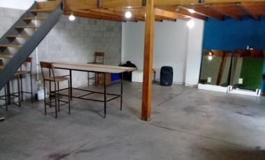 Casa 2 ambientes con cochera o local al frente