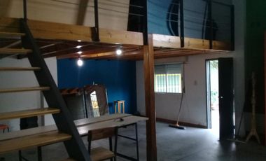 Casa 2 ambientes con cochera o local al frente