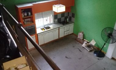 Casa 2 ambientes con cochera o local al frente