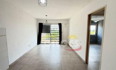 Alquiler de Departamento 2 Ambientes  en Haedo al Frente con Balcón Muy buen estado