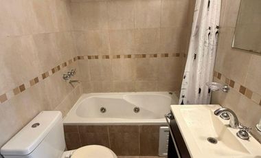 Alquiler de Departamento 2 Ambientes  en Haedo al Frente con Balcón Muy buen estado