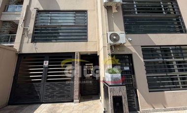 Alquiler de Departamento 2 Ambientes  en Haedo al Frente con Balcón Muy buen estado