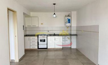 Alquiler de Departamento 2 Ambientes  en Haedo al Frente con Balcón Muy buen estado