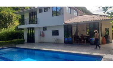 Casa Campestre En San Joaquín - La Mesa
