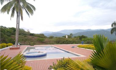 Hacienda Ganadera en La Mesa