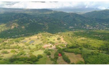 Hacienda Ganadera en La Mesa