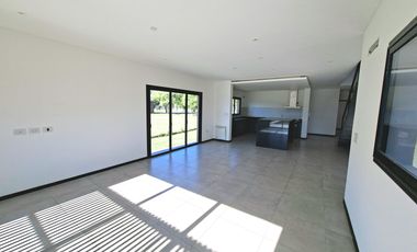 Casa de tres dormitorios en Gorina