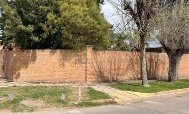 CASA 5 AMBIENTES EN VENTA, CENTRO DEL PUEBLO LOS CARDALES