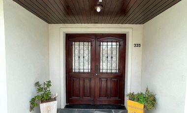 CASA 5 AMBIENTES EN VENTA, CENTRO DEL PUEBLO LOS CARDALES