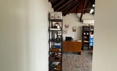 CASA 5 AMBIENTES EN VENTA, CENTRO DEL PUEBLO LOS CARDALES