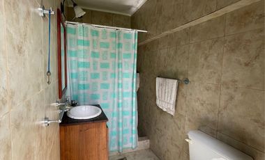 CASA 5 AMBIENTES EN VENTA, CENTRO DEL PUEBLO LOS CARDALES
