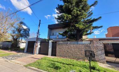 Casa en venta Villa Elisa acceso autopista 3 dormitorios pileta quincho