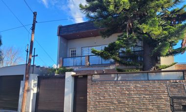 Casa en venta Villa Elisa acceso autopista 3 dormitorios pileta quincho