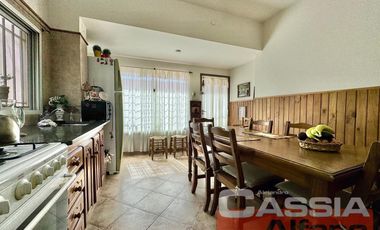 CASA EN PH AL FRENTE INGRESO INDEP. CON GARAGE, PATIO LIBRE, IMPECABLE!