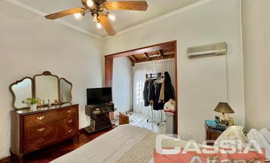 CASA EN PH AL FRENTE INGRESO INDEP. CON GARAGE, PATIO LIBRE, IMPECABLE!