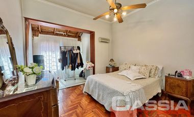CASA EN PH AL FRENTE INGRESO INDEP. CON GARAGE, PATIO LIBRE, IMPECABLE!