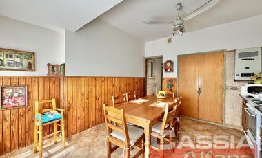 CASA EN PH AL FRENTE INGRESO INDEP. CON GARAGE, PATIO LIBRE, IMPECABLE!