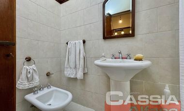 CASA EN PH AL FRENTE INGRESO INDEP. CON GARAGE, PATIO LIBRE, IMPECABLE!