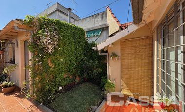 CASA EN PH AL FRENTE INGRESO INDEP. CON GARAGE, PATIO LIBRE, IMPECABLE!