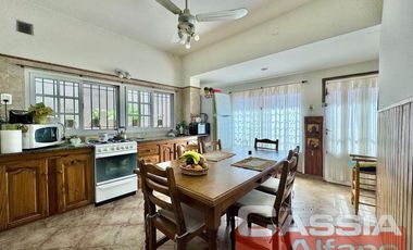 CASA EN PH AL FRENTE INGRESO INDEP. CON GARAGE, PATIO LIBRE, IMPECABLE!