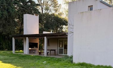 CASA 4 AMBIENTES EN VENTA, BARRIO SANTA BRIGIDA, LOS CARDALES