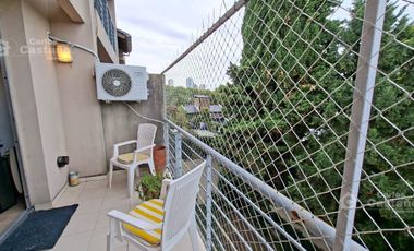 Impecable depto tipo dúplex. 103m2 con balcón, terraza y 2 cocheras
