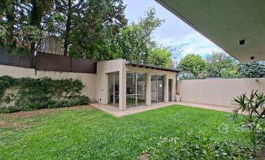 Impecable depto tipo dúplex. 103m2 con balcón, terraza y 2 cocheras
