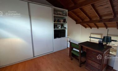 Impecable depto tipo dúplex. 103m2 con balcón, terraza y 2 cocheras