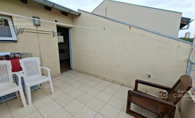 Impecable depto tipo dúplex. 103m2 con balcón, terraza y 2 cocheras