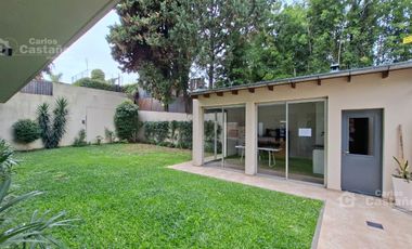 Impecable depto tipo dúplex. 103m2 con balcón, terraza y 2 cocheras