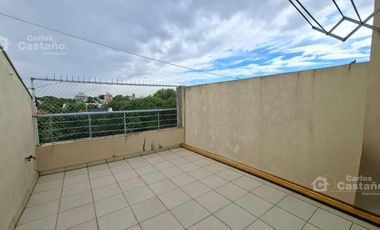 Impecable depto tipo dúplex. 103m2 con balcón, terraza y 2 cocheras