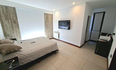 Casa en venta de tres dormitorios, parque y pileta