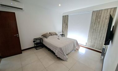 Casa en venta de tres dormitorios, parque y pileta