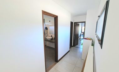 Casa en venta de tres dormitorios, parque y pileta