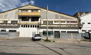 Alquiler Deposito U$S 4 x mts  4400 mts cub   Ofic Logistica Parque Industrial