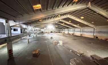 Alquiler Deposito U$S 4 x mts  4400 mts cub   Ofic Logistica Parque Industrial