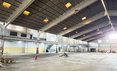 Alquiler Deposito U$S 4 x mts  4400 mts cub   Ofic Logistica Parque Industrial