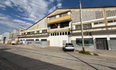 Alquiler Deposito U$S 4 x mts  4400 mts cub   Ofic Logistica Parque Industrial