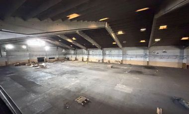 Alquiler Deposito U$S 4 x mts  4400 mts cub   Ofic Logistica Parque Industrial