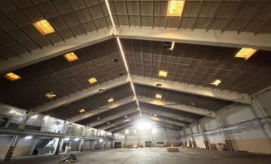 Alquiler Deposito U$S 4 x mts  4400 mts cub   Ofic Logistica Parque Industrial