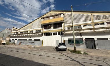 Alquiler Deposito U$S 4 x mts  4400 mts cub   Ofic Logistica Parque Industrial