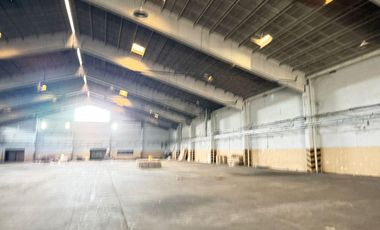 Alquiler Deposito U$S 4 x mts  4400 mts cub   Ofic Logistica Parque Industrial