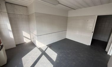 Alquiler Deposito U$S 4 x mts  4400 mts cub   Ofic Logistica Parque Industrial